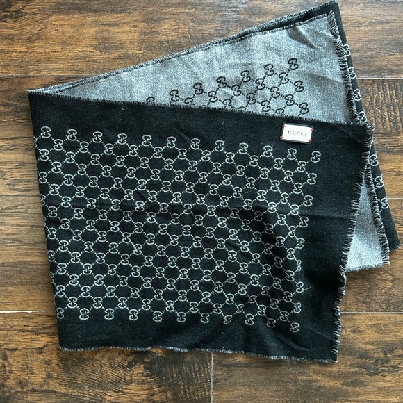 Gucci Black and Gray Patterned Scarf - Picture 1 of 5